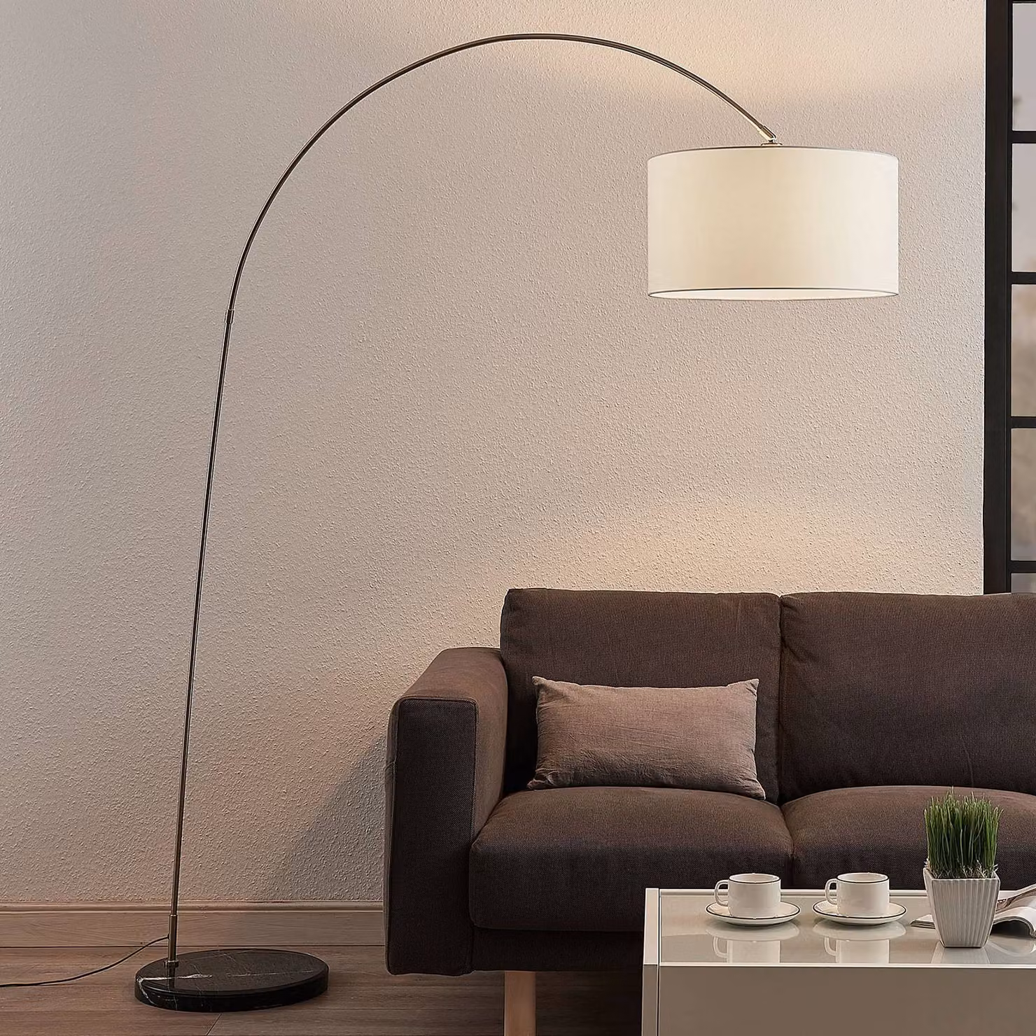 Lampada ad arco Lindby Belinda, bianco, tessuto, marmo, 200 cm, E27