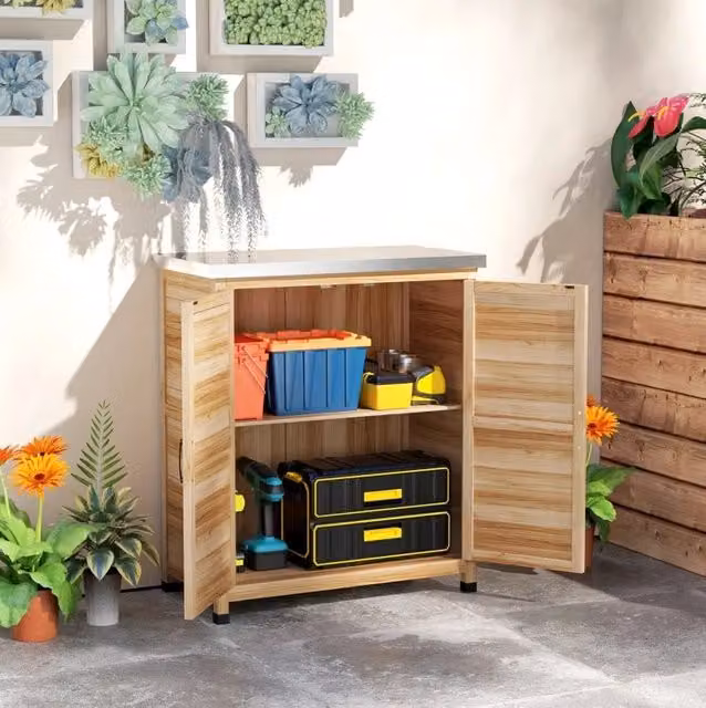 Mobile da giardino ULEVR 79x43x92 cm con ripiano interno e piano di lavoro in acciaio zincato, legno di abete