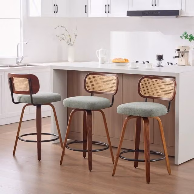Set 3 sgabelli da bar girevoli ¨C Minimal ¨C Noce rattan seduta imbottita lino verde poggiapiedi metallo per isola cucina