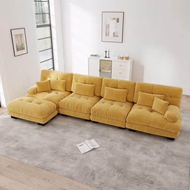 Divano angolare modulare OKWISH in ciniglia gialla con pouf coordinato e seduta cloud per il tuo soggiorno L/P/H: 406 x 145 x 81 cm