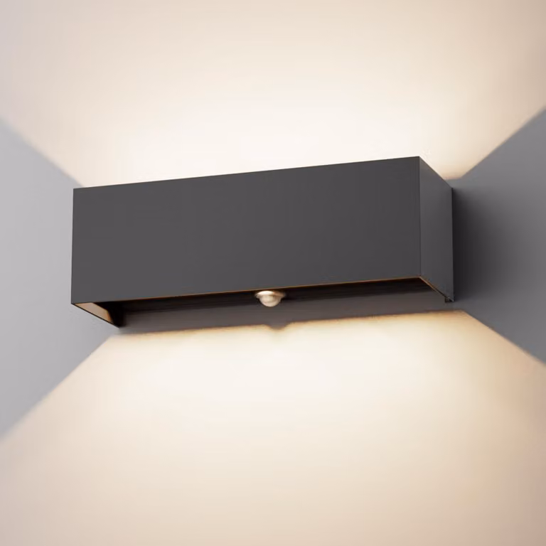 Lampada da parete a LED, 30 W, grado di protezione IP65, 4000 K, con sensore di movimento, colore nero