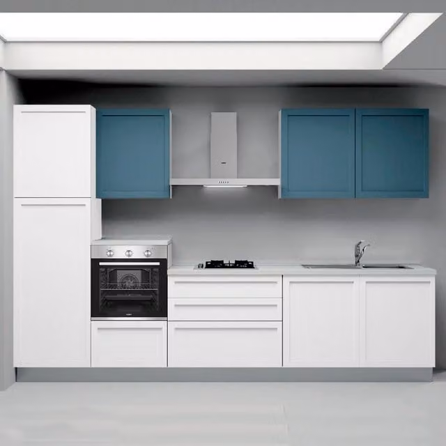 Cucina lineare moderna Veriaffari Venere 330 con elettrodomestici da incasso, basi bianco frassino e pensili Avio blu