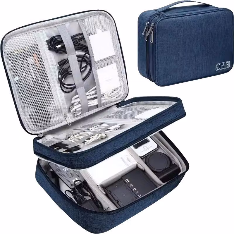 Borsa per l'organizzazione dei cavi, realizzata con materiali ecocompatibili, design compatto, colore blu scuro, a due scomparti