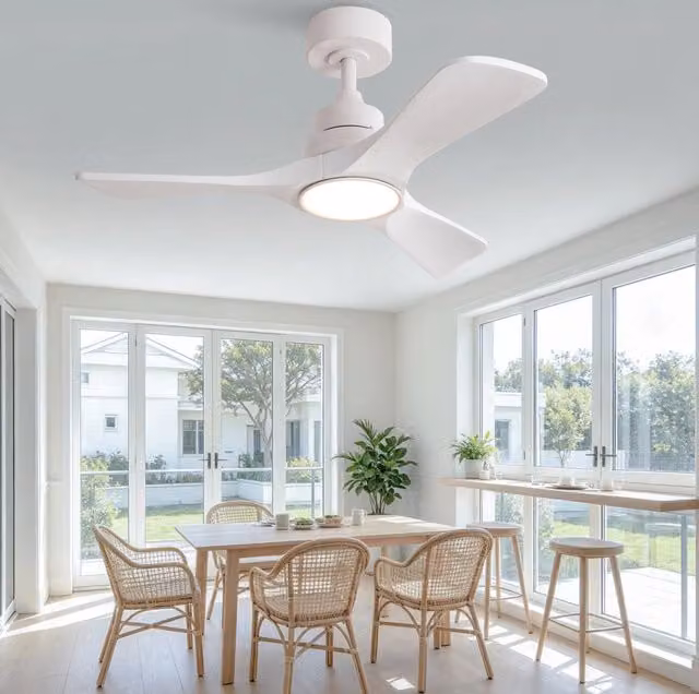 Ventilatore da soffitto MODFU con luce LED dimmerabile, pale in legno e telecomando, bianco