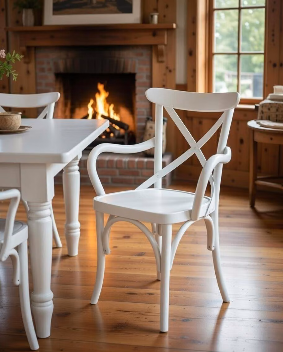 Elegante sedia con braccioli ergonomici in legno pregiato