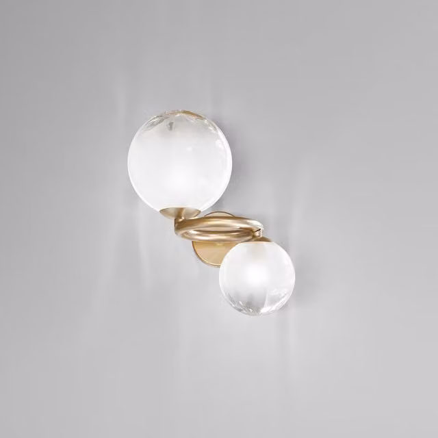 Applique a parete Vistosi Puppet Ring in vetro e metallo, disponibile in finiture oro/ottone, nero e trasparente, con tecnologia LED dimmerabile