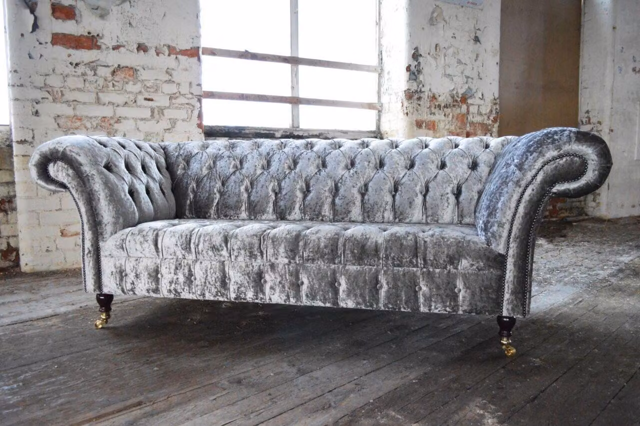 Dreisitzer Silber Couch Polster Design Sofa 3 er Sitz Sofas Zimmer Luxus Couchen