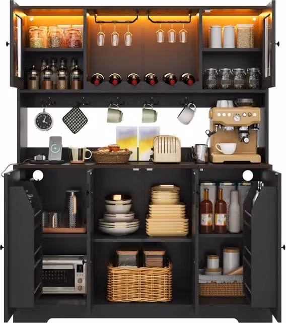 Credenza alta con illuminazione LED RGB; mobile bar con portabottiglie e portabicchieri; 140 x 40 x 173 cm; nera