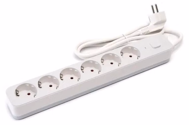 Ciabatta multipresa Schuko a 5 prese, senza interruttore, lunghezza 1,5 metri, cavo 3G, sezione 1,5 mm², colore bianco, 5 prese