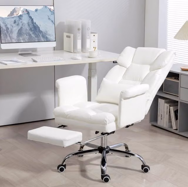 Sedia da ufficio ergonomica bianca con poggiapiedi