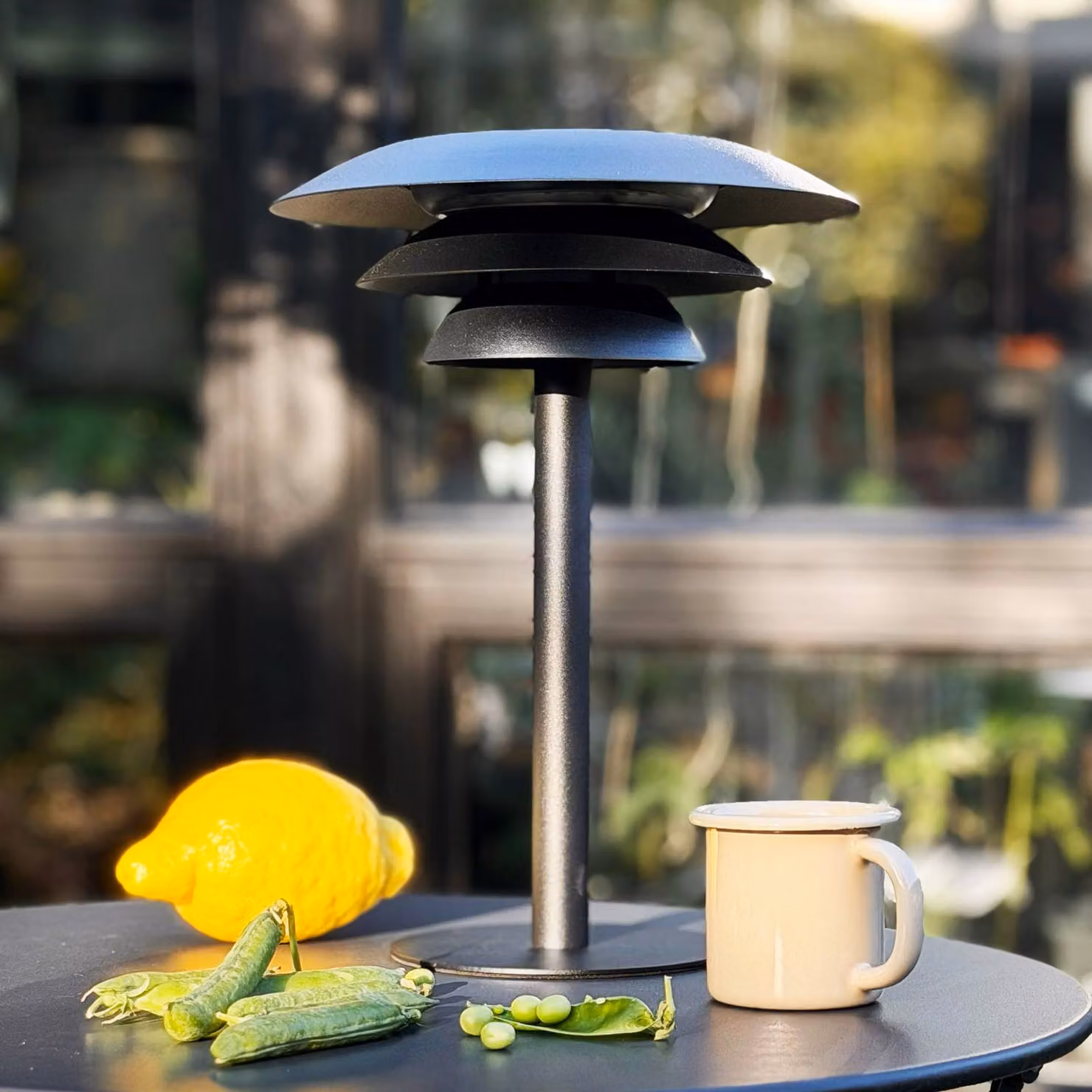 Dyberg Larsen Lampada da tavolo solare DL25, nera, in metallo DL25 Solar, dimmerabile, Nero, Metallo, Design
