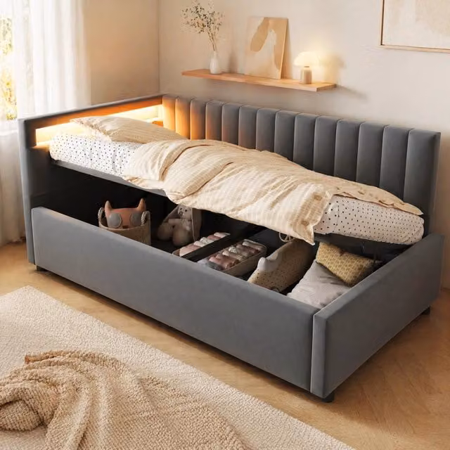 Letto divano imbottito 90x200 cm con illuminazione LED e vano contenitore idraulico, tessuto in velluto grigio, design classico a righe verticali