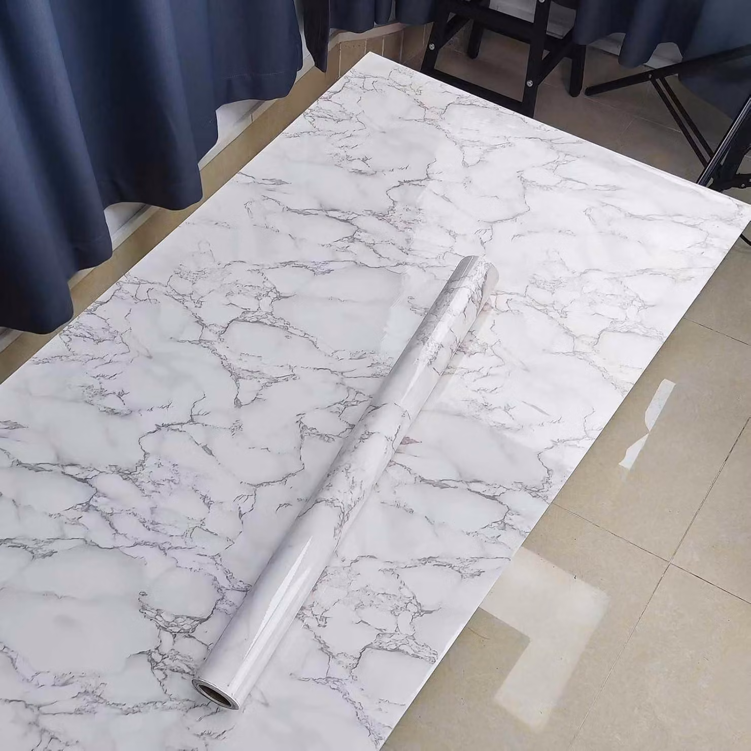 Rivestimento autoadesivo per mobili, effetto marmo grigio, 60x300 cm, resistente all'acqua