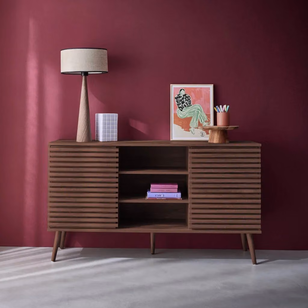Credenza scandinava Sweeek in legno marrone con 2 ante scorrevoli scanalate, L: 140 cm – 2