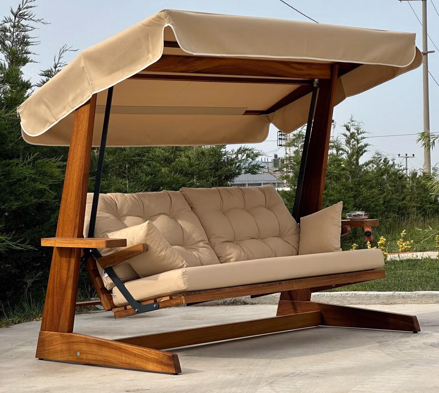 Skye Decor, Sia 2400 - Camel, altalene hollywoodiane, altalena da giardino tripla, cammello, legno di iroko, 235 x 195 x 117 cm