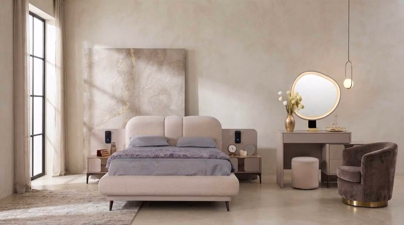 Camera da letto beige, design moderno, letto comodini, specchio, poggiapiedi