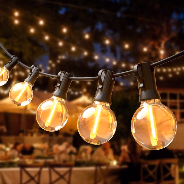 Catena luminosa da 10 metri, con 25+3 lampadine LED G40, grado di protezione IP44, luce bianco caldo, realizzata in plastica