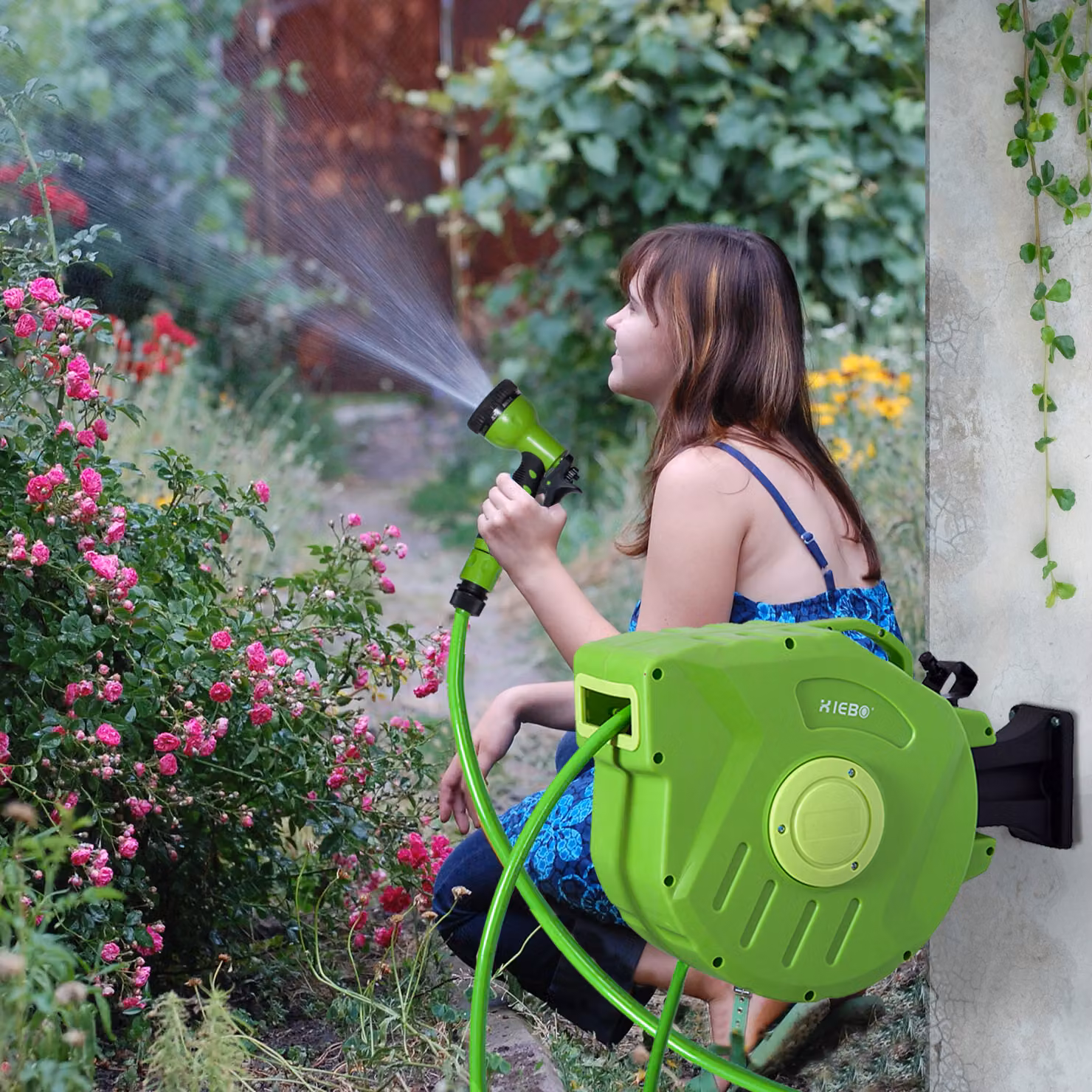 Rullo avvolgitubo automatico Outsunny con ugello multifunzionale da 20 m, verde, da parete – 2