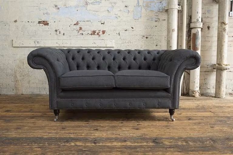 Luxus 2 Sitzer Couch Polster Sofa Textil Stoff Couchen Chesterfield Garnitur