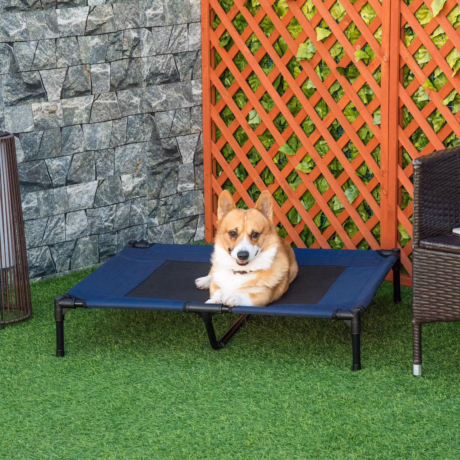 Cuccia rialzata PawHut per cani di Aosom, letto impermeabile blu per campeggio e giardino, L 91.5 x P 76.2 x H 18 cm – 2