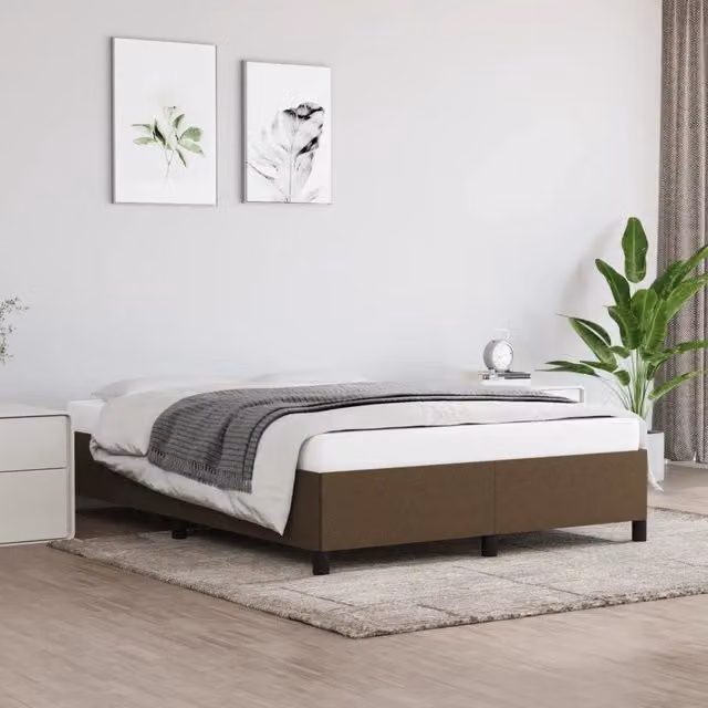 Struttura Letto Design Mania in Tessuto Marrone Scuro con Doghe in Legno L/P/H: 193 x 143 x 35 cm (senza materasso)