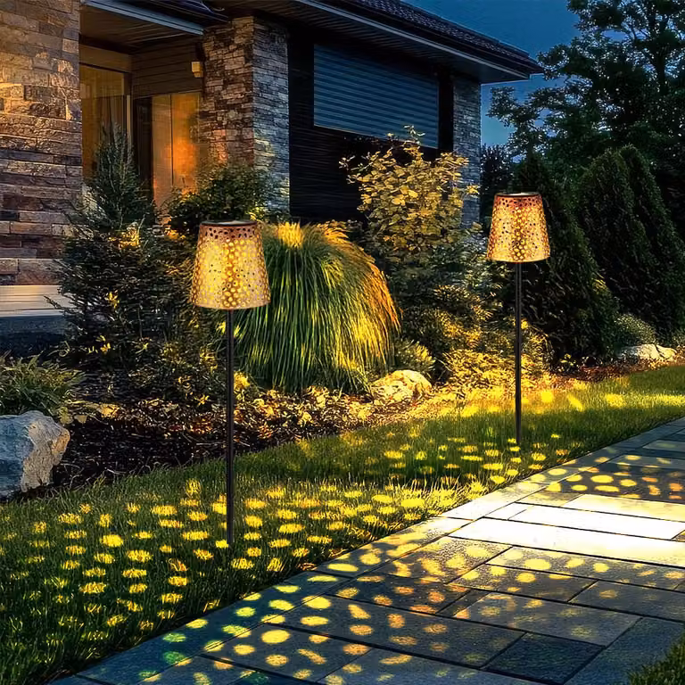 2 lampade da esterno a LED, effetto luminoso, metallo, alimentazione a batteria, colore oro, altezza 70 cm