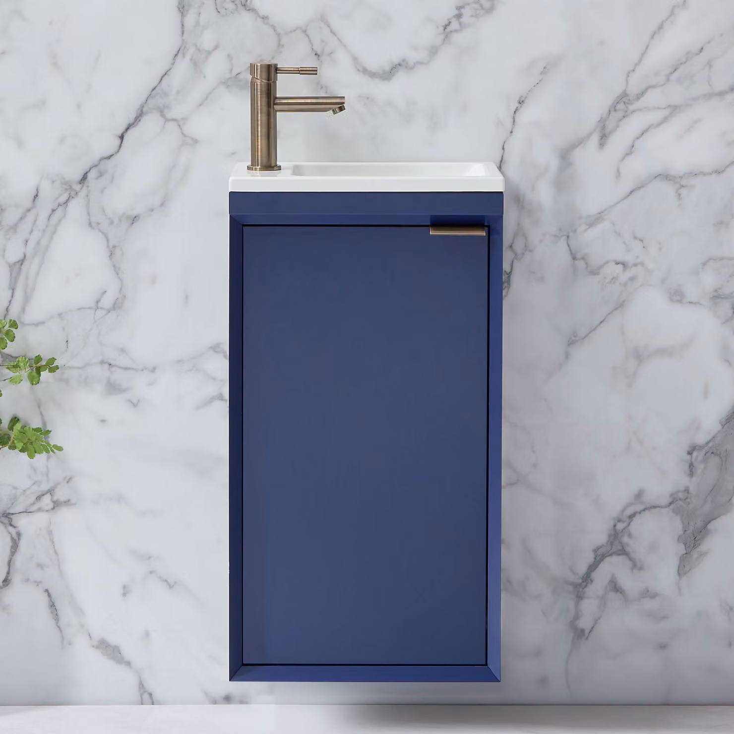Mobile Bagno Sospeso Blu Marino 400mm con Lavabo e Maniglia con Impugnatura a Dito Ottone Spazzolato - Edge