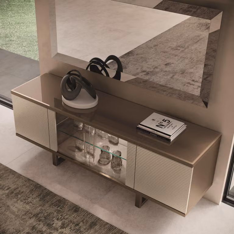 Credenza con ripiani – Per uno spazio aggiuntivo e un design moderno