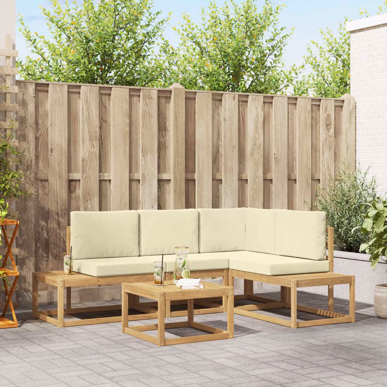 Set di divani da esterno vidaXL a forma di L composto da 4 pezzi con tavolino, cuscini inclusi, in legno di acacia e tessuto bianco, beige e marrone