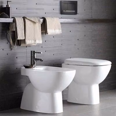 Sanitari Geberit Fantasia in ceramica bianca con scarico a terra e copriwater, L: 35.5 cm, P: 41.0 cm, H: 49.0 cm – 1