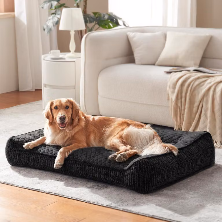 Cuccia ortopedica per cani di grossa taglia, lavabile, con rivestimento removibile, antiscivolo, con bordo rialzato, in pile con motivo a fiocchi di neve, dimensioni 107x76x24 cm, colore nero