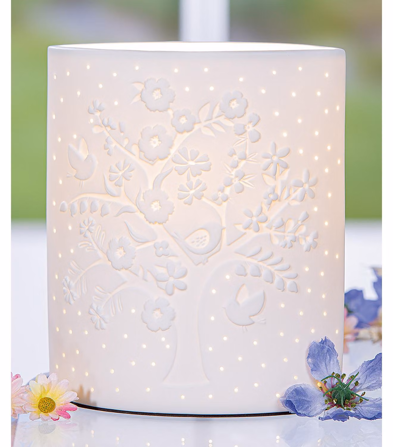 Lampada da tavolo Gilde, forma ovale, motivo floreale, motivo alberi, motivo uccelli, porcellana, bianca, confezione da 1.
Altezza: 20,00 cm
Larghezza: 17,00 cm
Profondità: 10,00 cm
57774