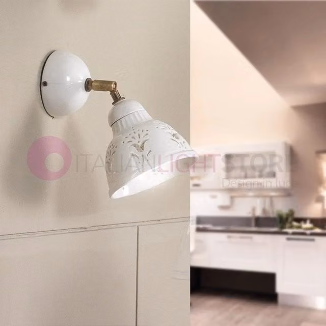 Applique MASSERIA di Ceramiche Borso in ceramica bianca e ottone, spot orientabile in stile rustico per parete