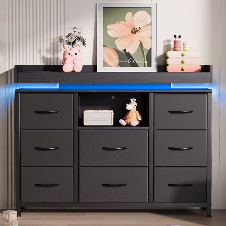 ProximaX Comò nero con 8 cassetti, stazione di ricarica e illuminazione a LED RGB, cassetti rivestiti in tessuto, sistema antiribaltamento, robusto telaio in acciaio, mobile TV per soggiorno e camera da letto, 108x30x82 cm