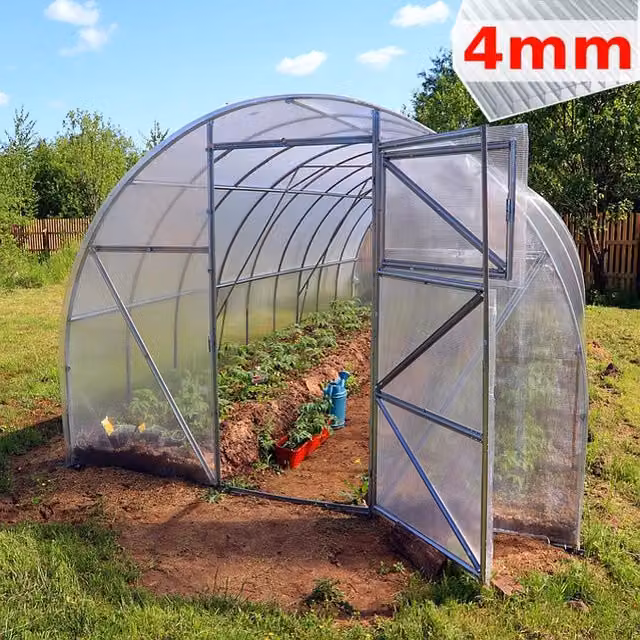 Serra Classic con copertura in policarbonato alveolare da 4mm e struttura in acciaio zincato, L: 8 m, P: 3 m, H: 2,1 m
