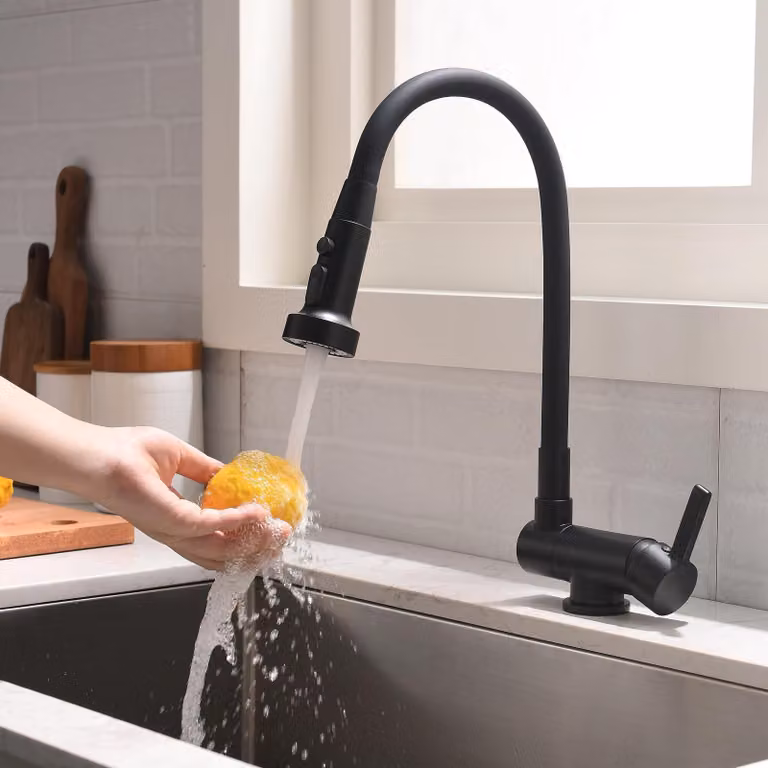 Miscelatore universale per cucina con rotazione a 360° e 3 modalità di erogazione