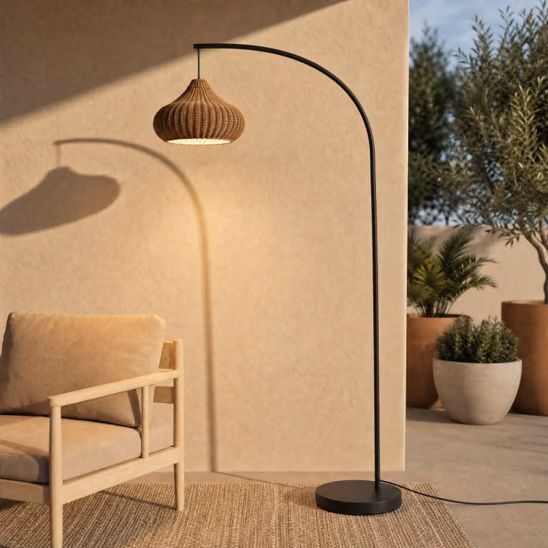Lampada da terra esterno Lucande Taniola, beige, rattan, 195 cm, IP44 Taniola, Legno chiaro, Legno, Campagna / Rustiche