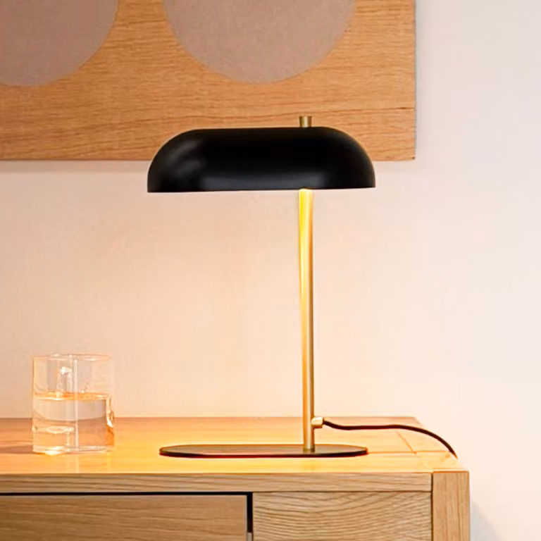 Dyberg Larsen Lampada da scrivania Arch Mini, Nero, Soggiorno / Sala da pranzo, Metallo, Scandinavo, Lampada da tavolo