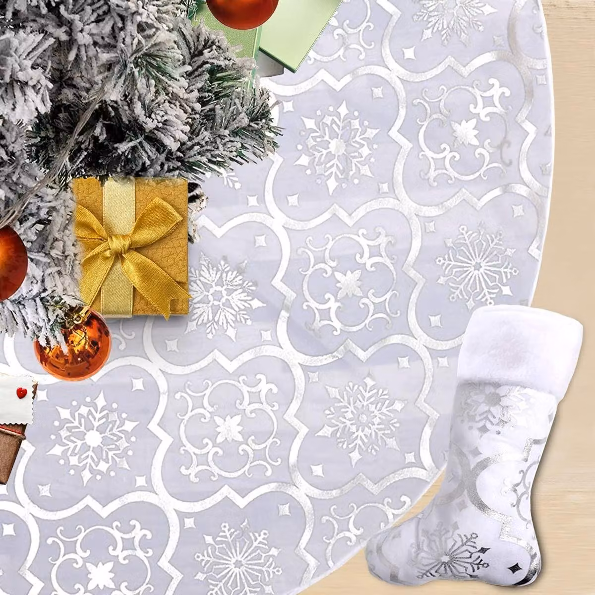 Coperta elegante per albero di Natale con calza natalizia