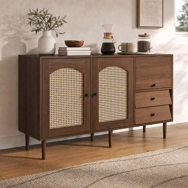 Credenza stile rustico con ante in rattan e ripiani regolabili; 130 x 40 x 75;5 cm; colore legno