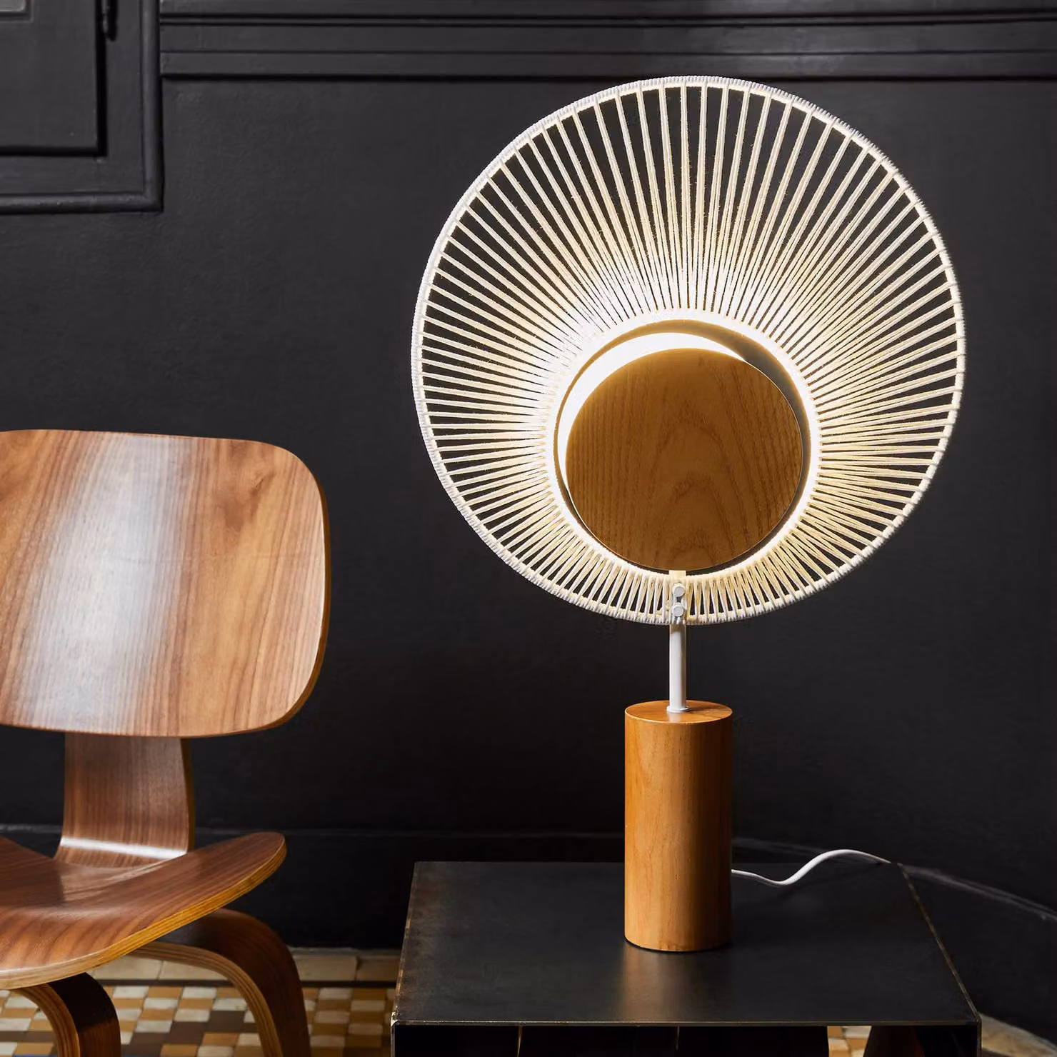 Forestier Lampada da tavolo di design Oyster, Bianco / Opale, Soggiorno / Sala da pranzo, Metallo, Design, Lampada da tavolo