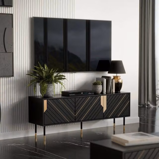 Mobile porta TV Perito DMORA, Madia da salotto moderna con tre ante battenti e due vani interni, L/P/H: 154 x 40 x 55 cm, Nero e Oro – 1