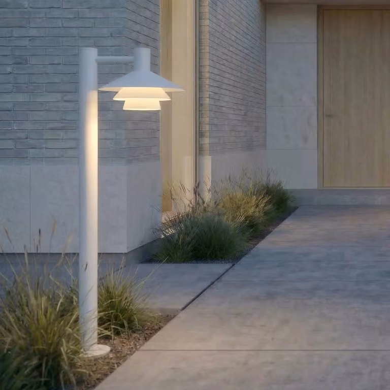 Lampione a LED Lucande Montaro, 100 cm, bianca Montaro, Bianco / Opale, Alluminio, Moderno