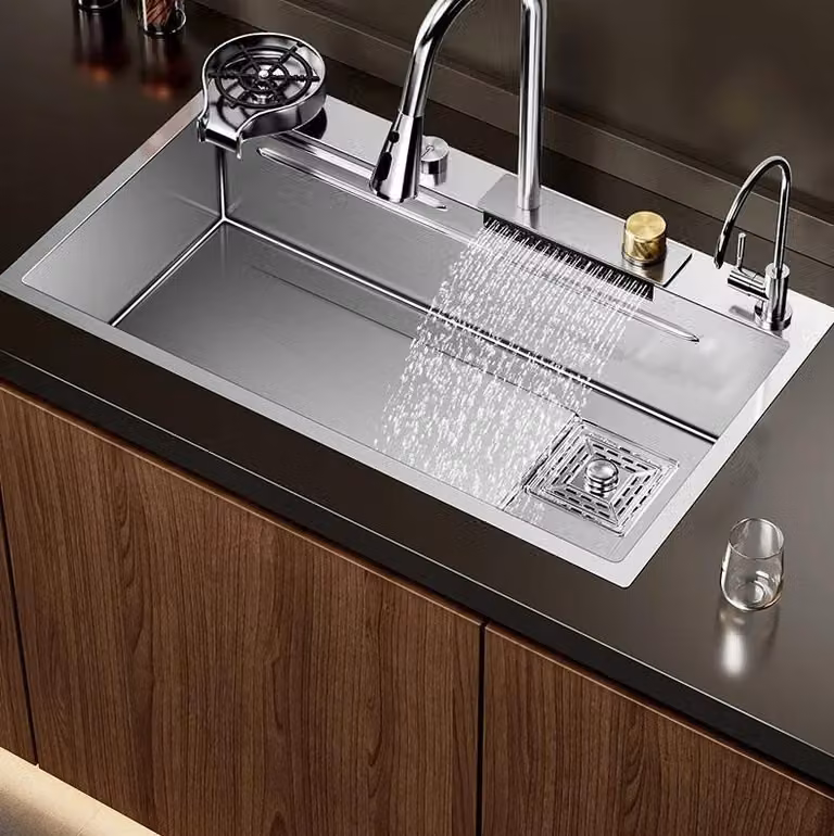 Lavello da cucina - Waterfall E9 80×45 cm - Acciaio inox - Con rubinetteria - Vasca singola - Montaggio a incasso - 2 fori - Spazzolato - Giallo