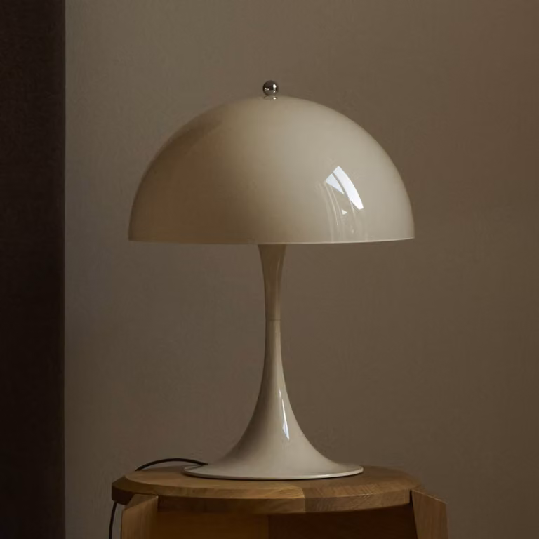 Louis Poulsen Lampada da tavolo Panthella 320, Crema / Ambra, Soggiorno / Sala da pranzo, Plastica, Moderno, Lampada da tavolo