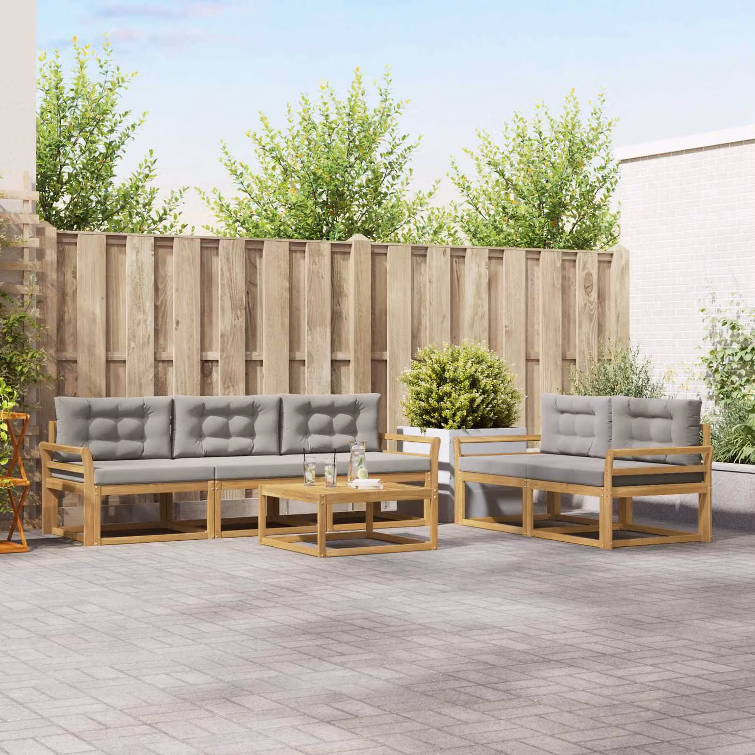 vidaXL Set di divani da esterno a L con tavolino in legno di acacia, 6 pezzi, Bianco e Grigio