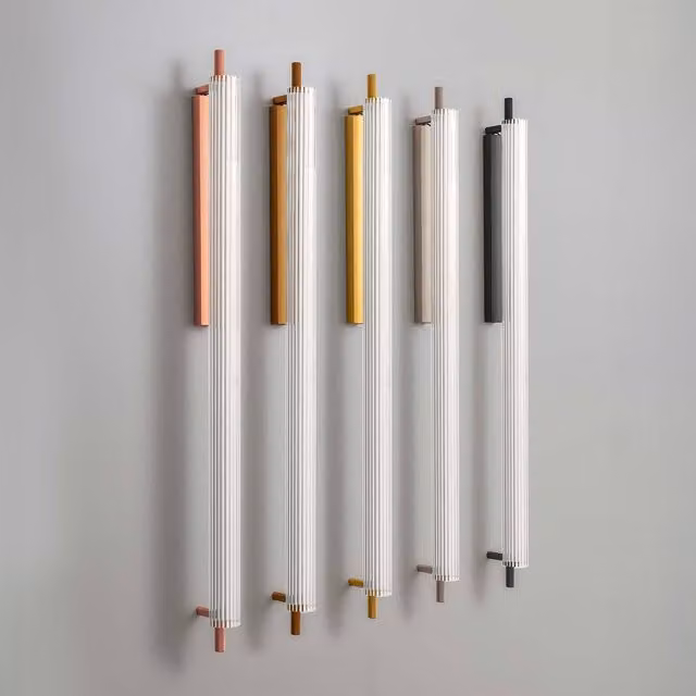 Applique LED Olev Trisel in metallo e vetro oro e bianco per parete