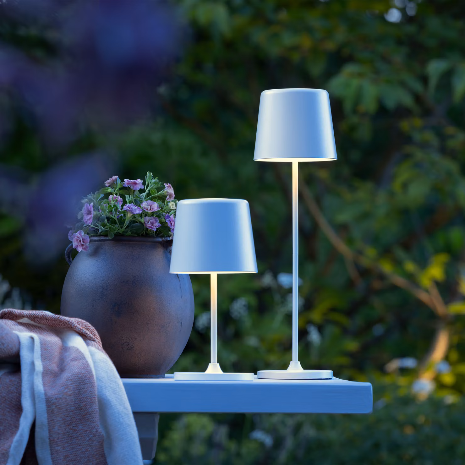 BRILLANTE lampada da tavolo portatile a LED per esterni Kaami | altezza: 37 cm | 2W 310lm 3000K | dimmerabile tramite touch dimmer | ricaricabile tramite USB | bianco