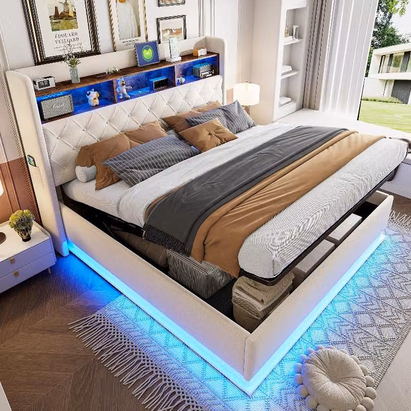 Letto imbottito LED 180x200 cm con porta USB, spazio contenitore ad apertura idraulica e rivestimento in lino, color beige, struttura in metallo con rete a doghe