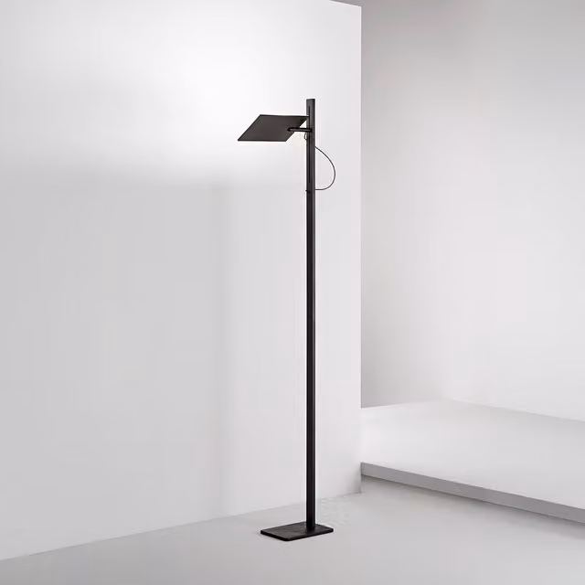Piantana radiante LED Perenz nera, regolabile in altezza e dimmerabile